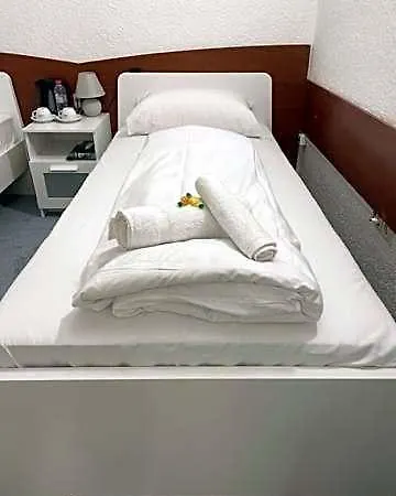 Starlight Hotel *