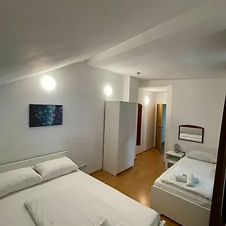 Starlight Hotel *